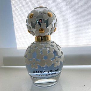 Daisy Dream by Marc Jacobs